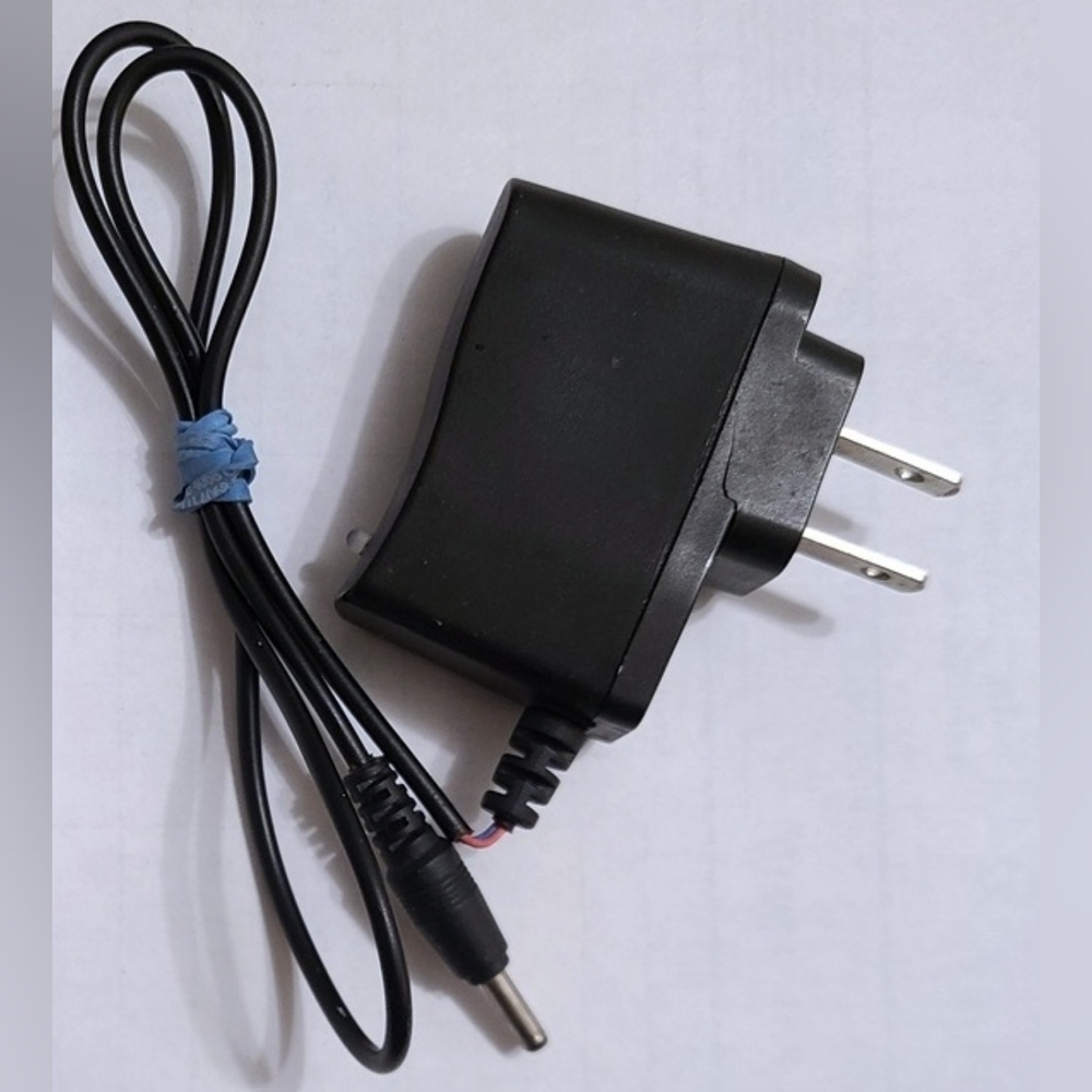 AC/DC 3.5x1.35mm Male Plug Travel Charger 2V, 500mA